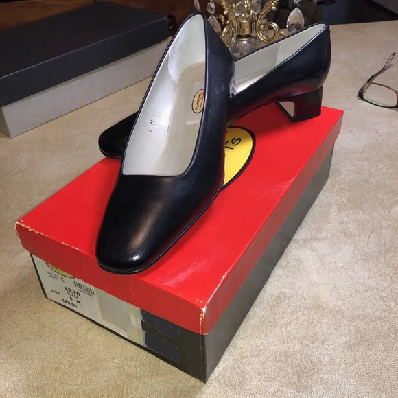 Vintage Talbots Pump Shoe Black Size - 5 NIB Arum - Picture 1 of 4